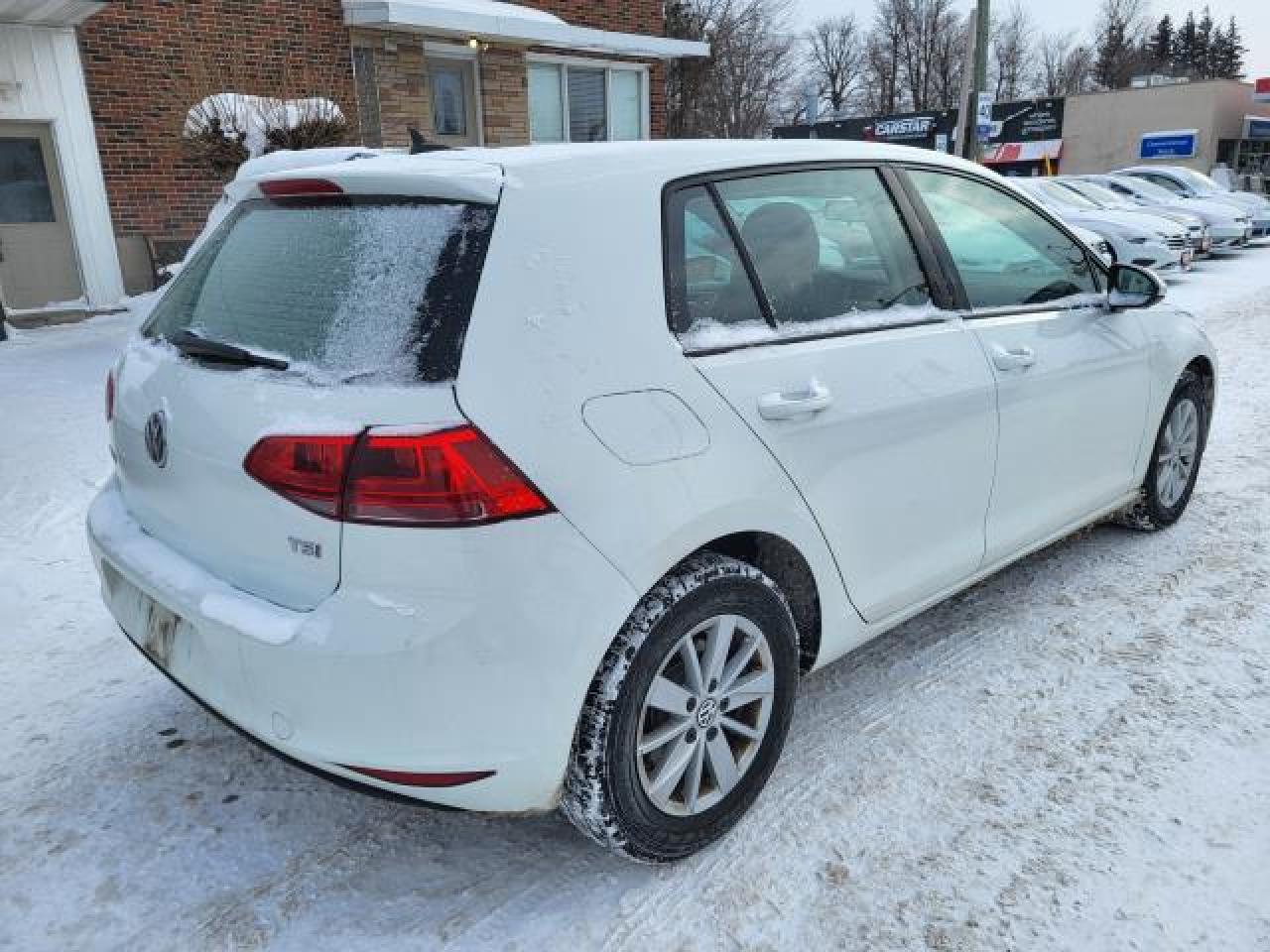 2016 Volkswagen Golf TRENDLINE Photo