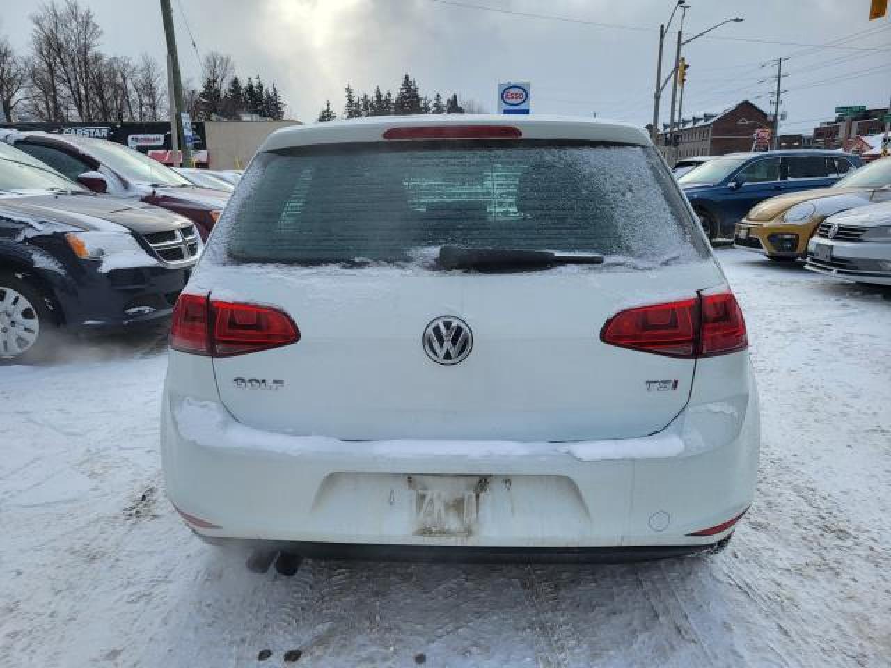 2016 Volkswagen Golf TRENDLINE Photo3