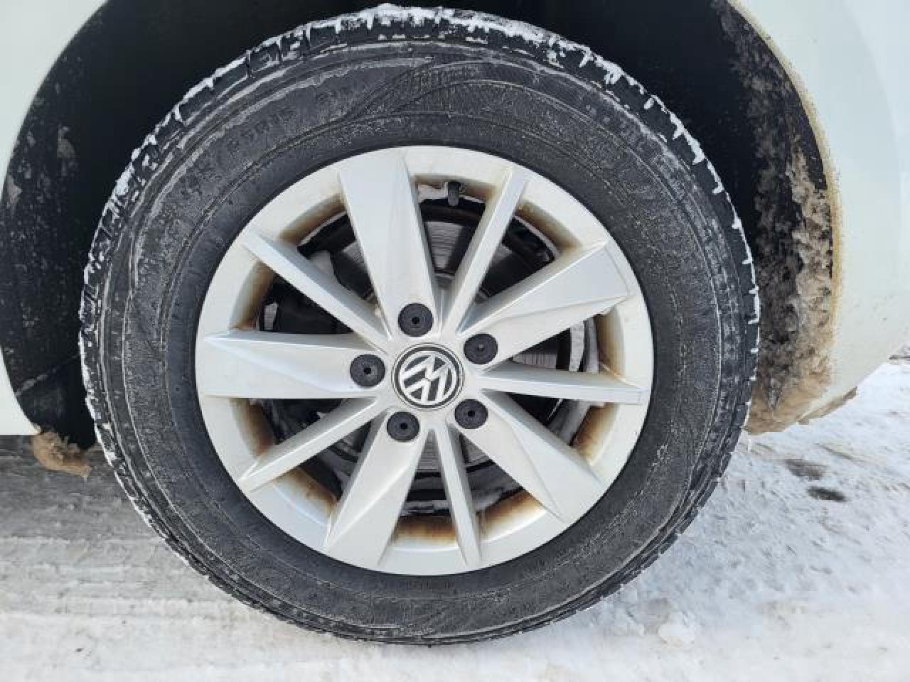 2016 Volkswagen Golf TRENDLINE Photo