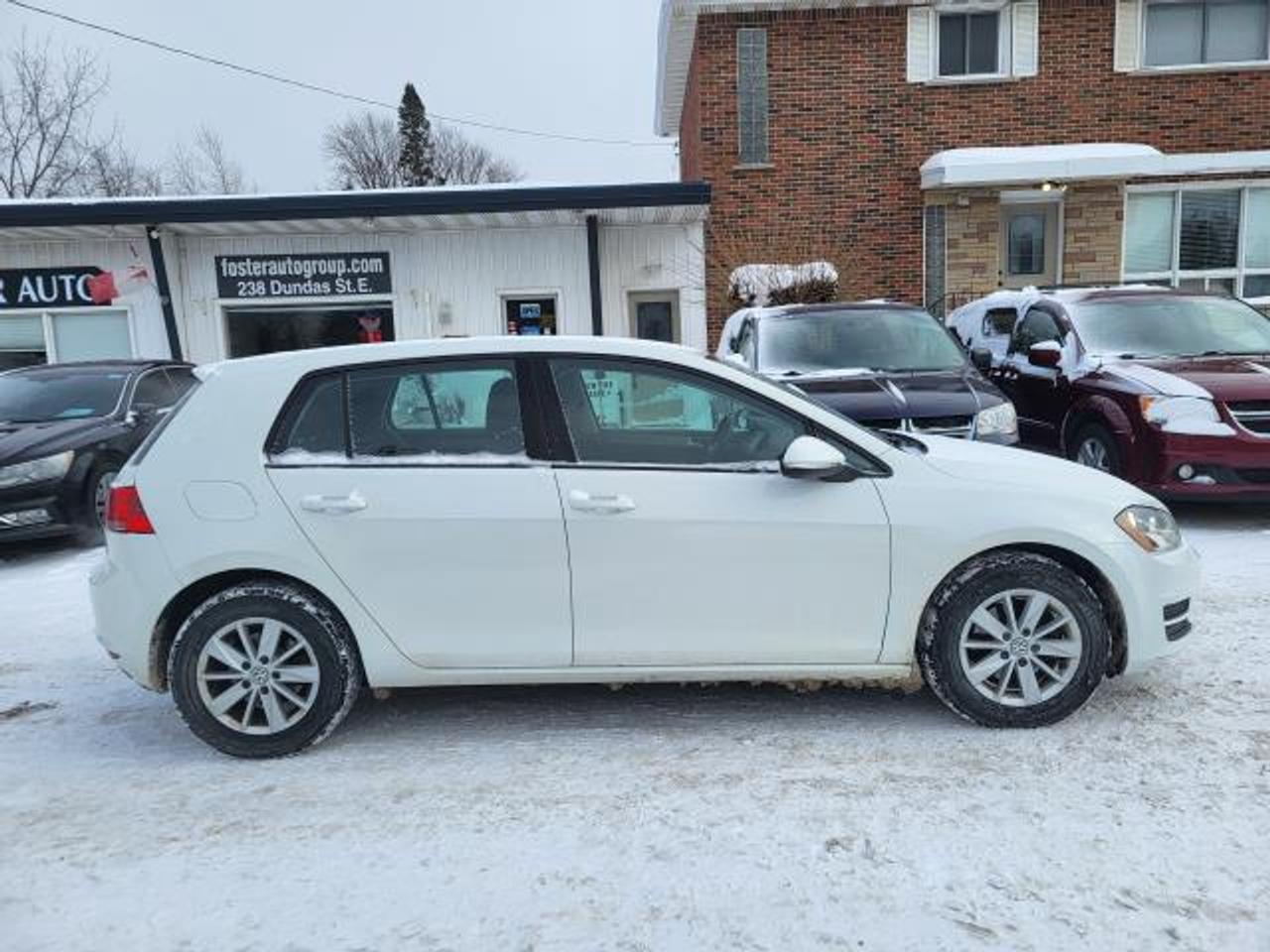 2016 Volkswagen Golf TRENDLINE Photo