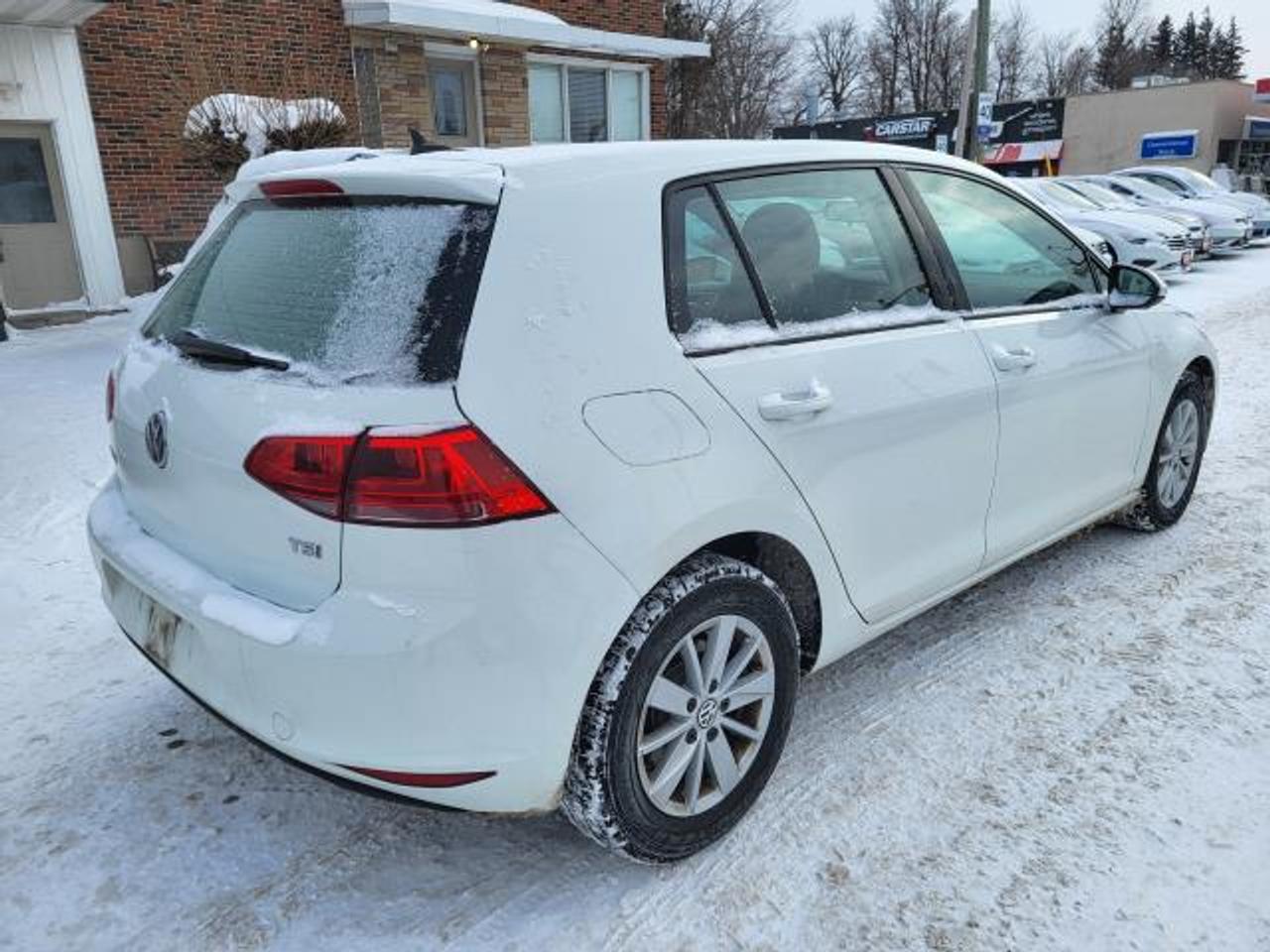 2016 Volkswagen Golf TRENDLINE Photo2