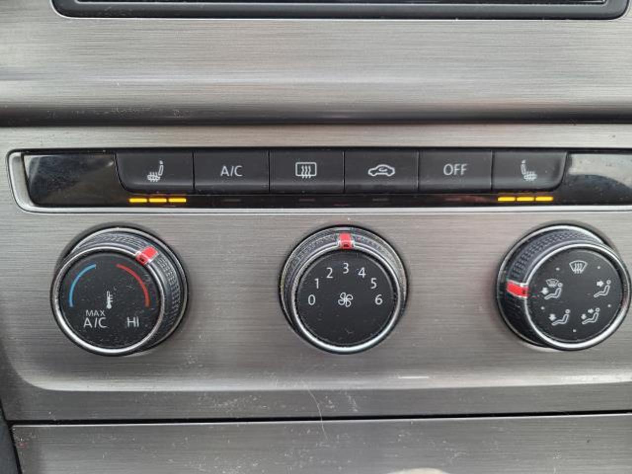 2016 Volkswagen Golf TRENDLINE Photo