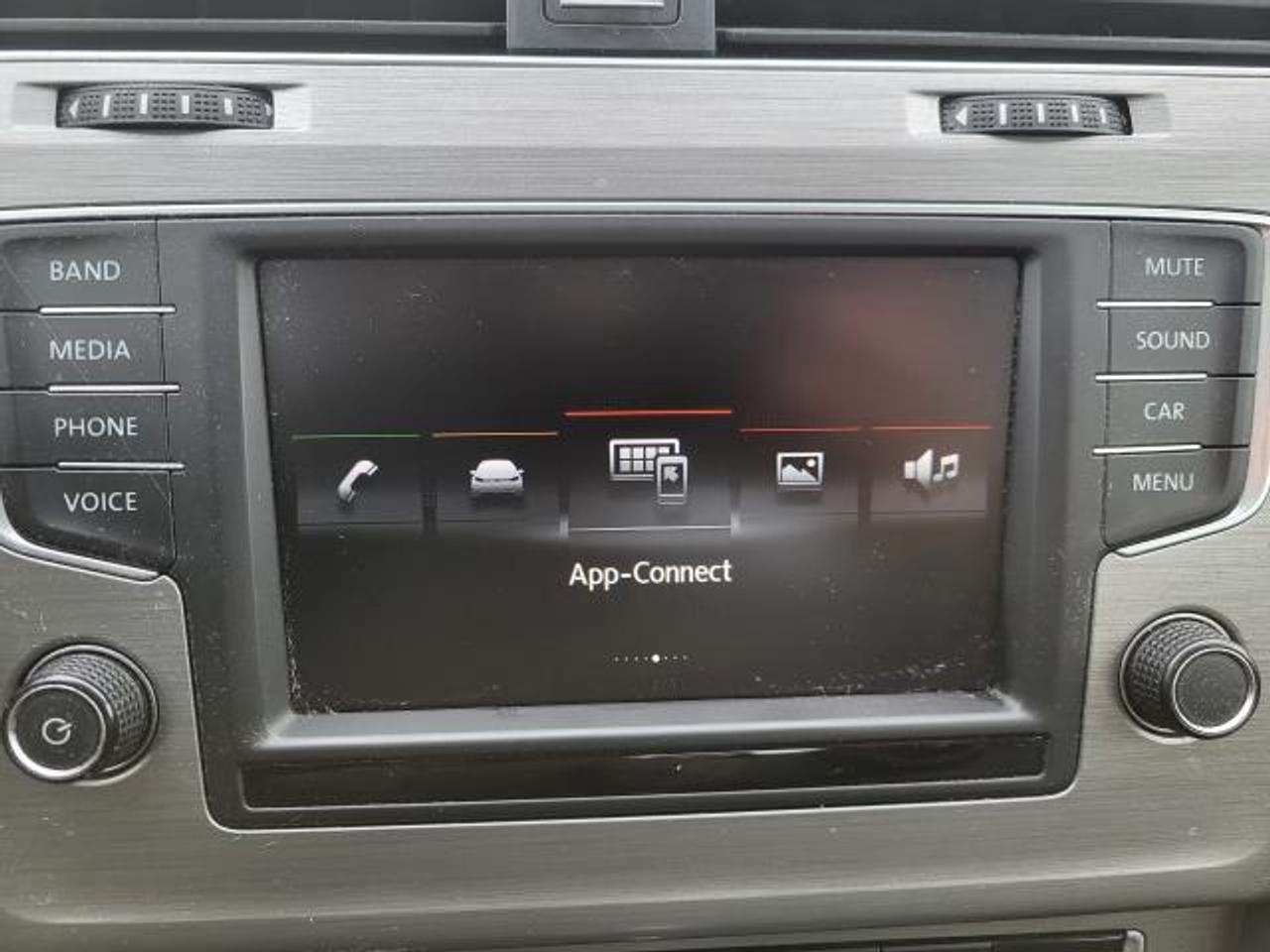 2016 Volkswagen Golf TRENDLINE Photo