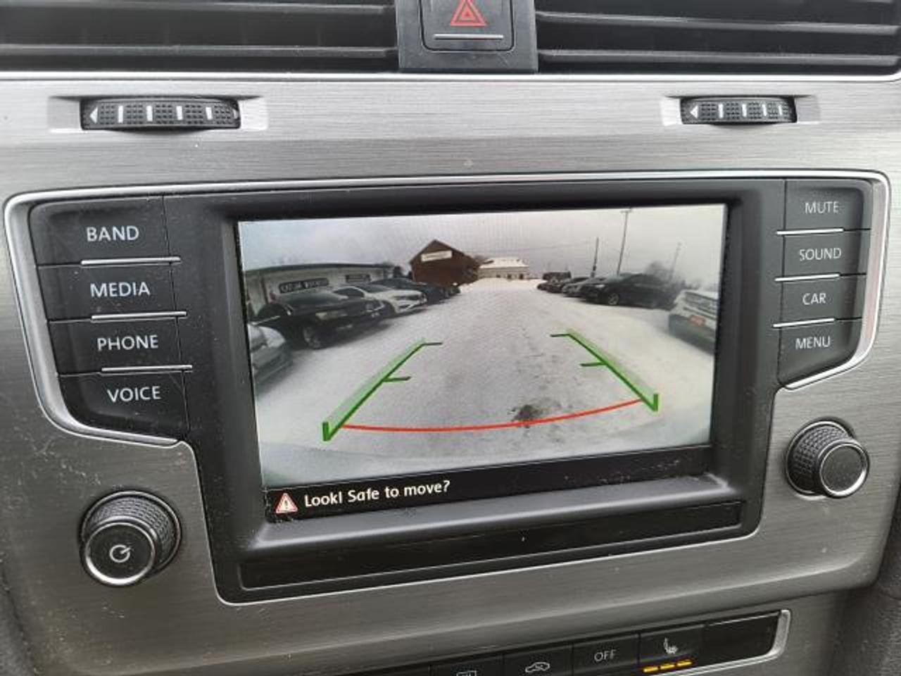 2016 Volkswagen Golf TRENDLINE Photo