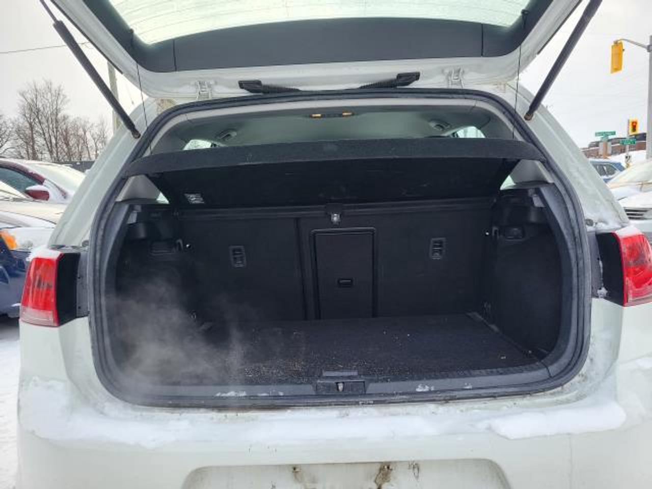 2016 Volkswagen Golf TRENDLINE Photo