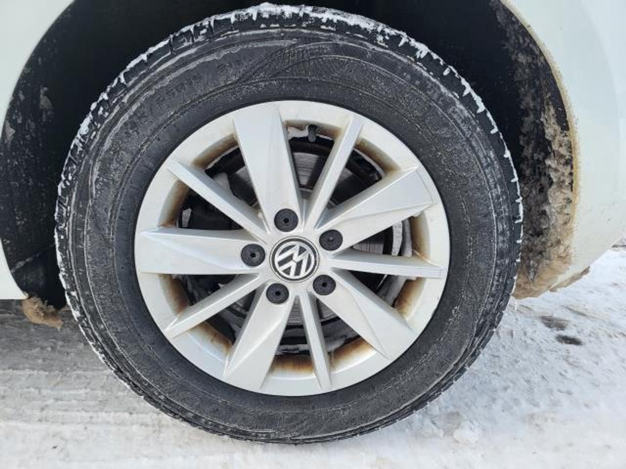 2016 Volkswagen Golf TRENDLINE Photo