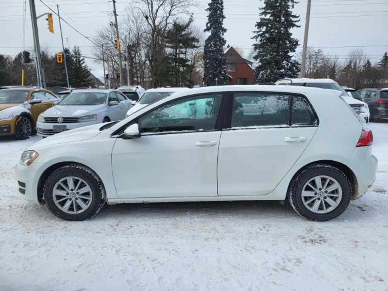 2016 Volkswagen Golf TRENDLINE Photo