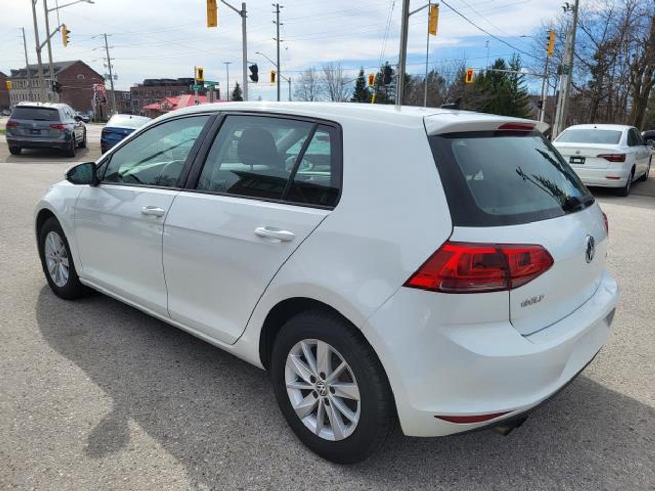 2016 Volkswagen Golf TRENDLINE Photo