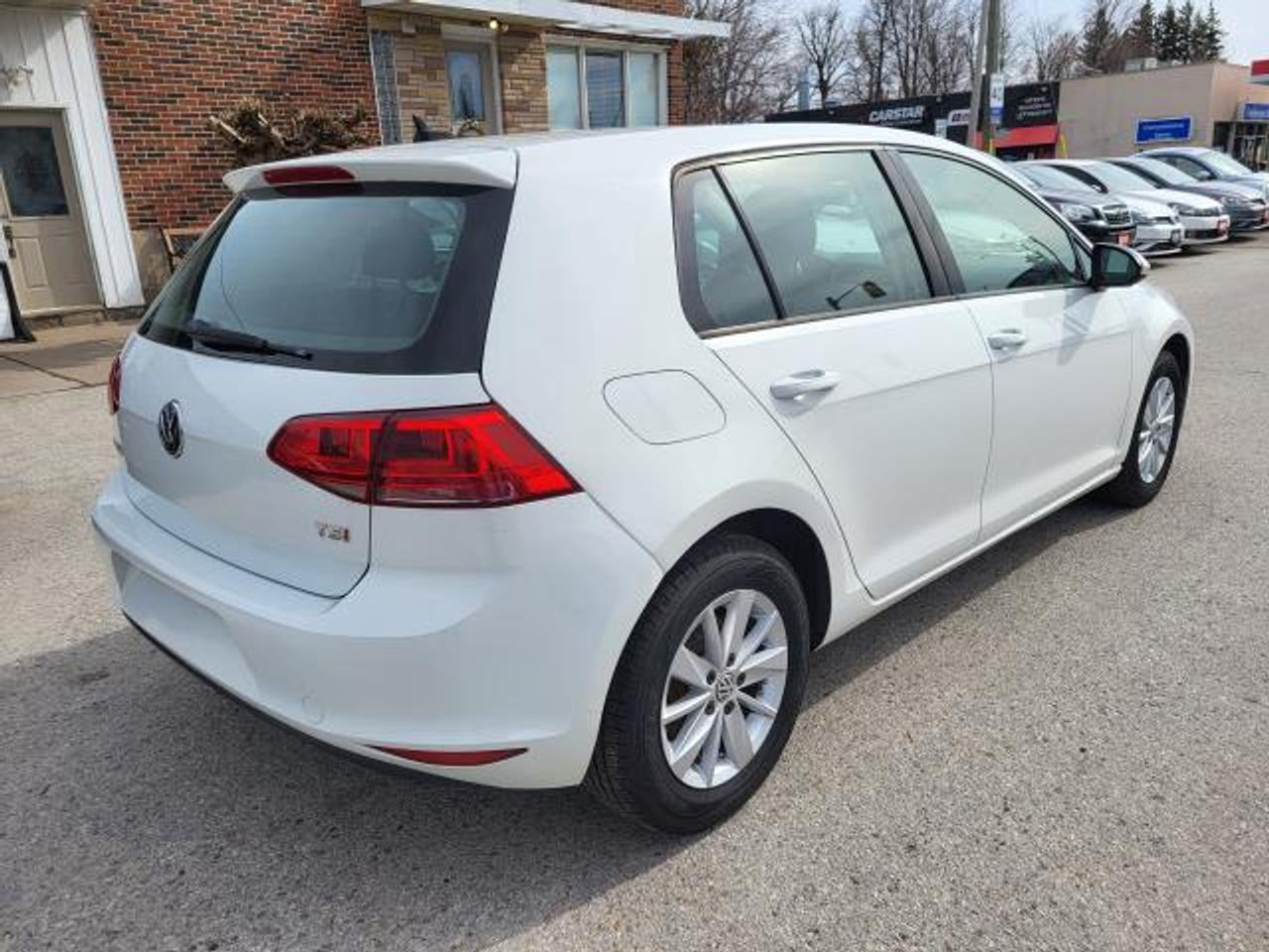 2016 Volkswagen Golf TRENDLINE Photo