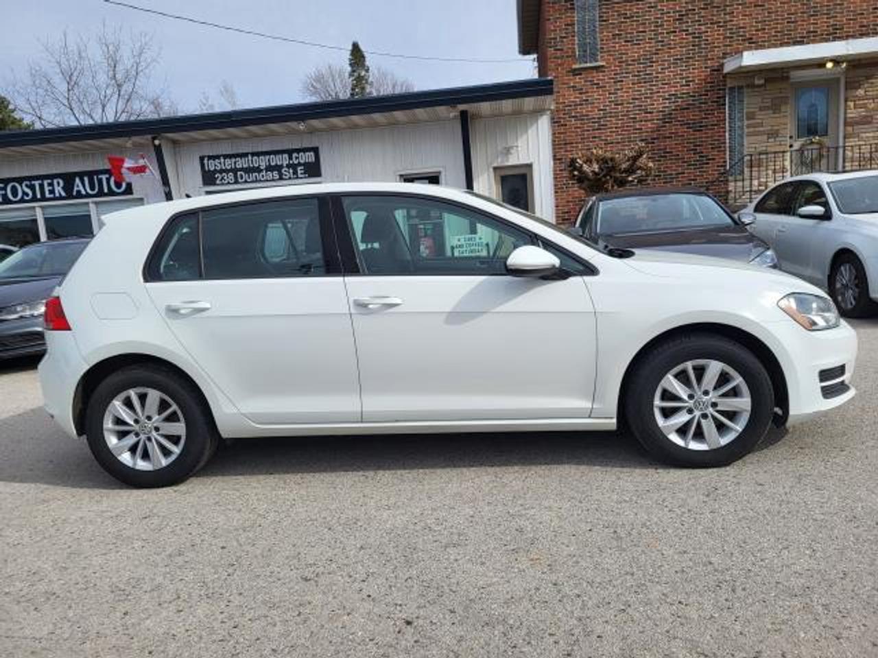 2016 Volkswagen Golf TRENDLINE Photo