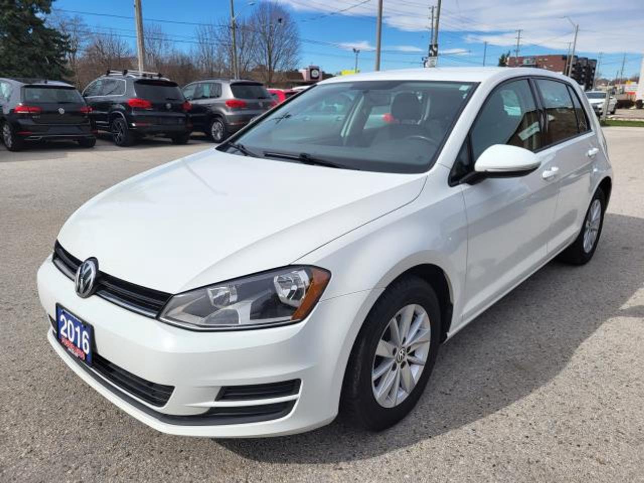 2016 Volkswagen Golf TRENDLINE Photo