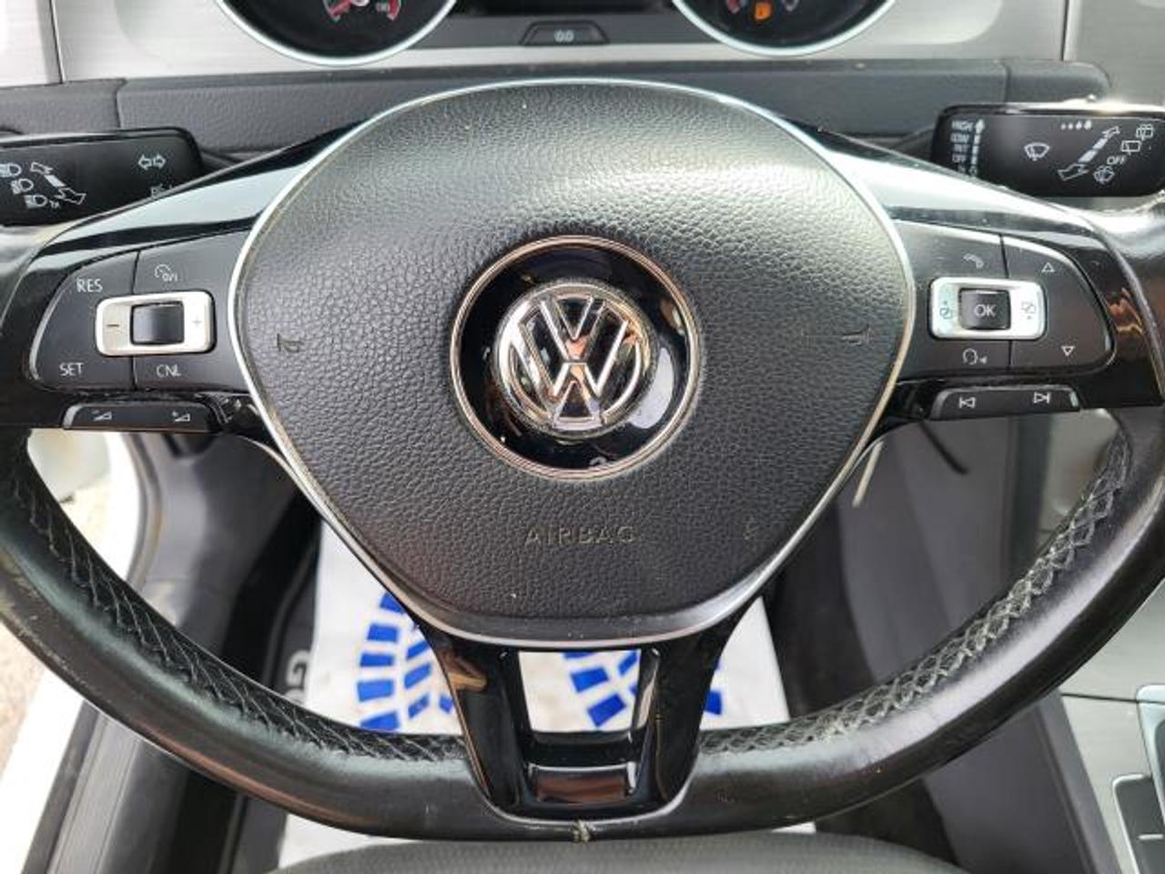 2016 Volkswagen Golf TRENDLINE Photo