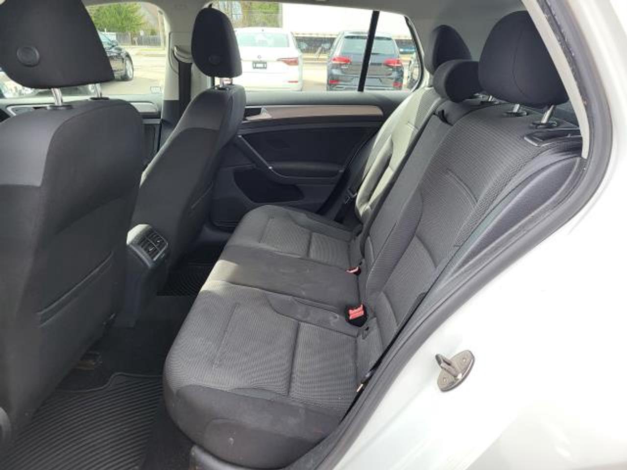 2016 Volkswagen Golf TRENDLINE Photo