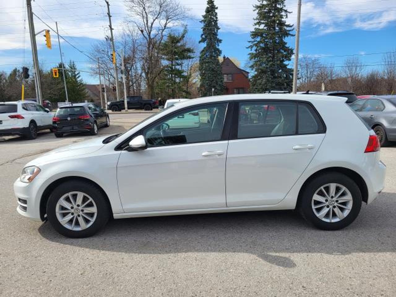 2016 Volkswagen Golf TRENDLINE Photo