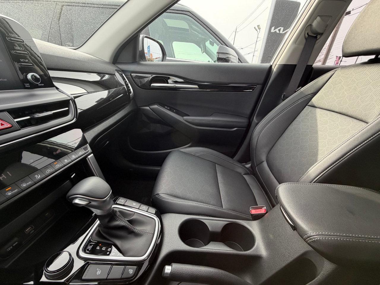 2025 Kia Seltos EX AWD Pkg.   Heated Seats & Steering Wheel Photo