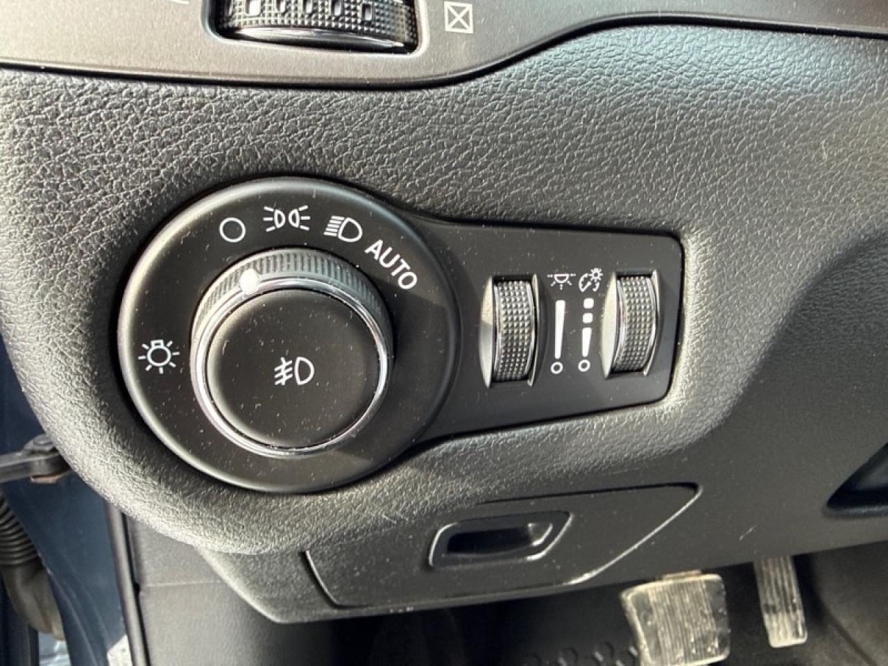 2020 Jeep Cherokee North   Heated Steering Wheel Photo