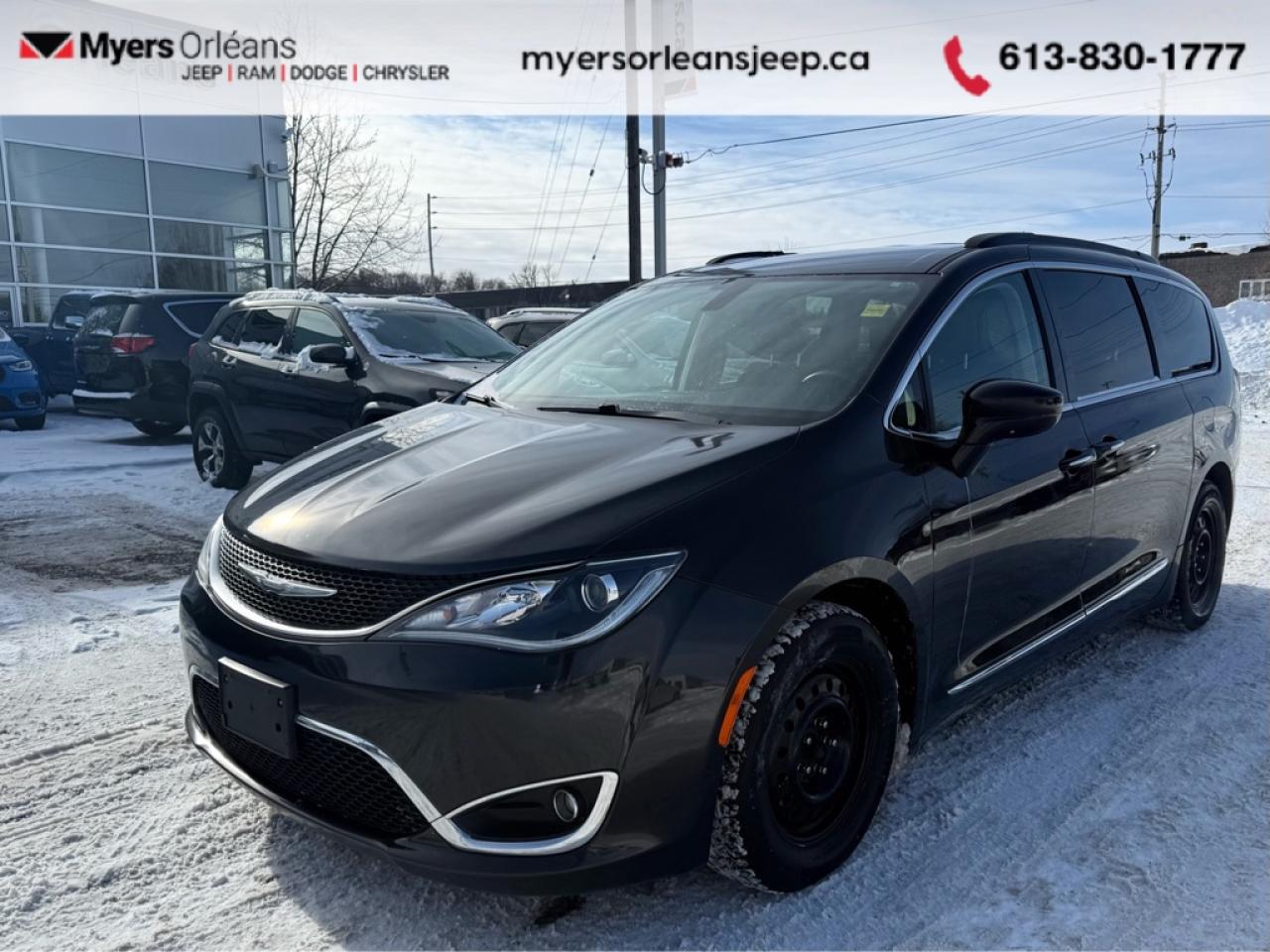 2017 Chrysler Pacifica Touring-L  - Leather Seats Photo0