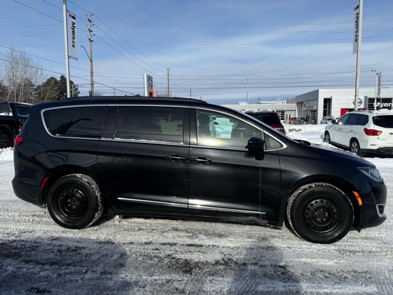 2017 Chrysler Pacifica Touring-L  - Leather Seats Photo