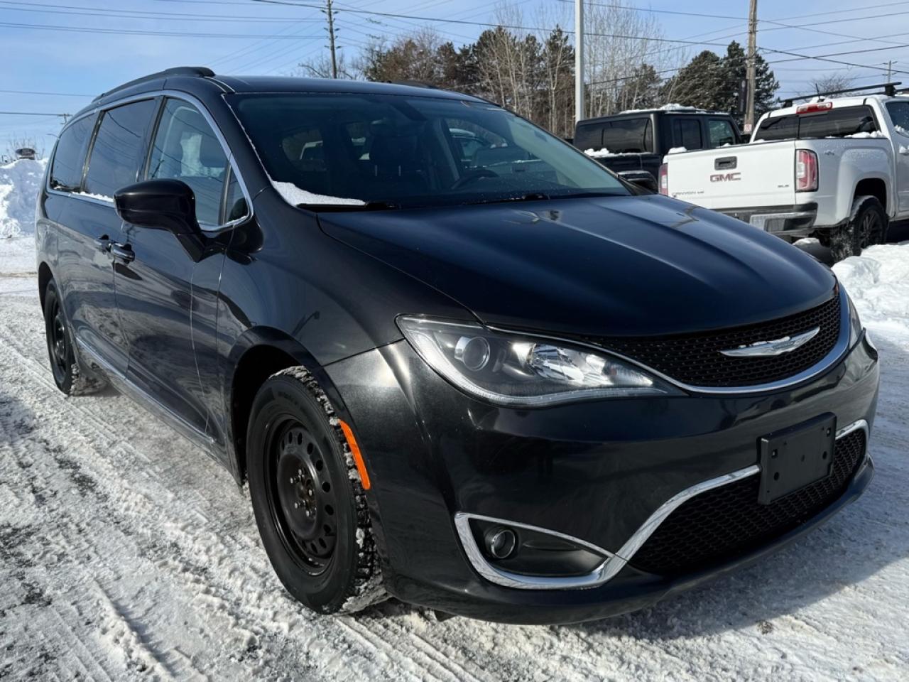 2017 Chrysler Pacifica Touring-L  - Leather Seats Photo3