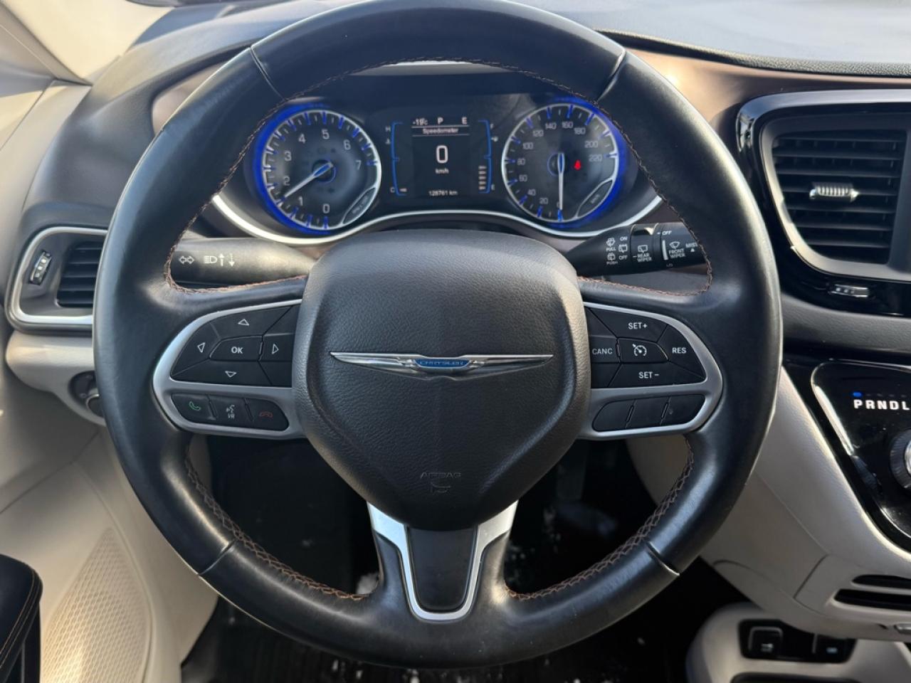 2017 Chrysler Pacifica Touring-L  - Leather Seats Photo2