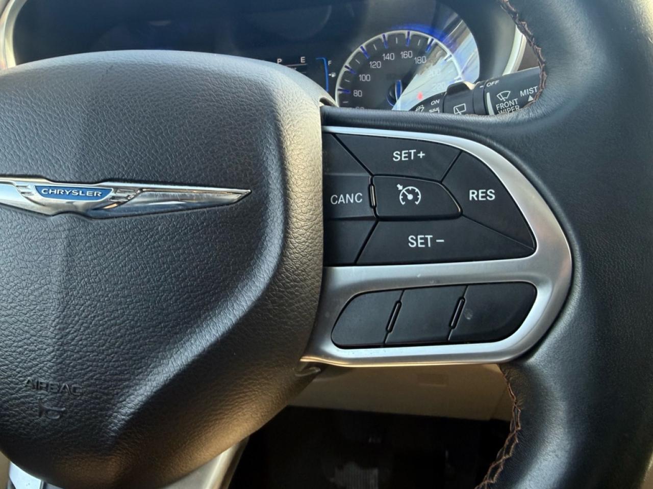 2017 Chrysler Pacifica Touring-L  - Leather Seats Photo