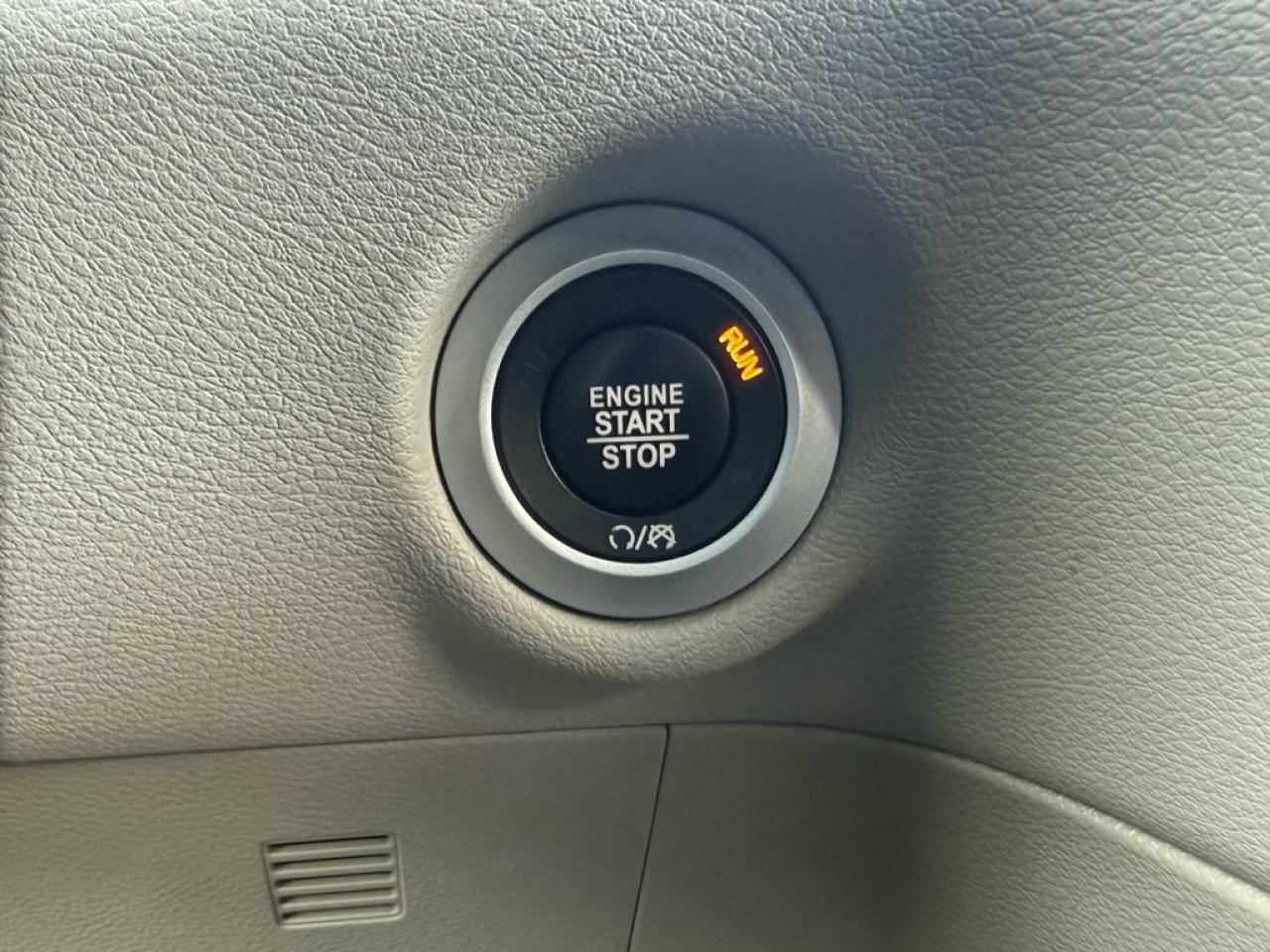 2017 Chrysler Pacifica Touring-L  - Leather Seats Photo