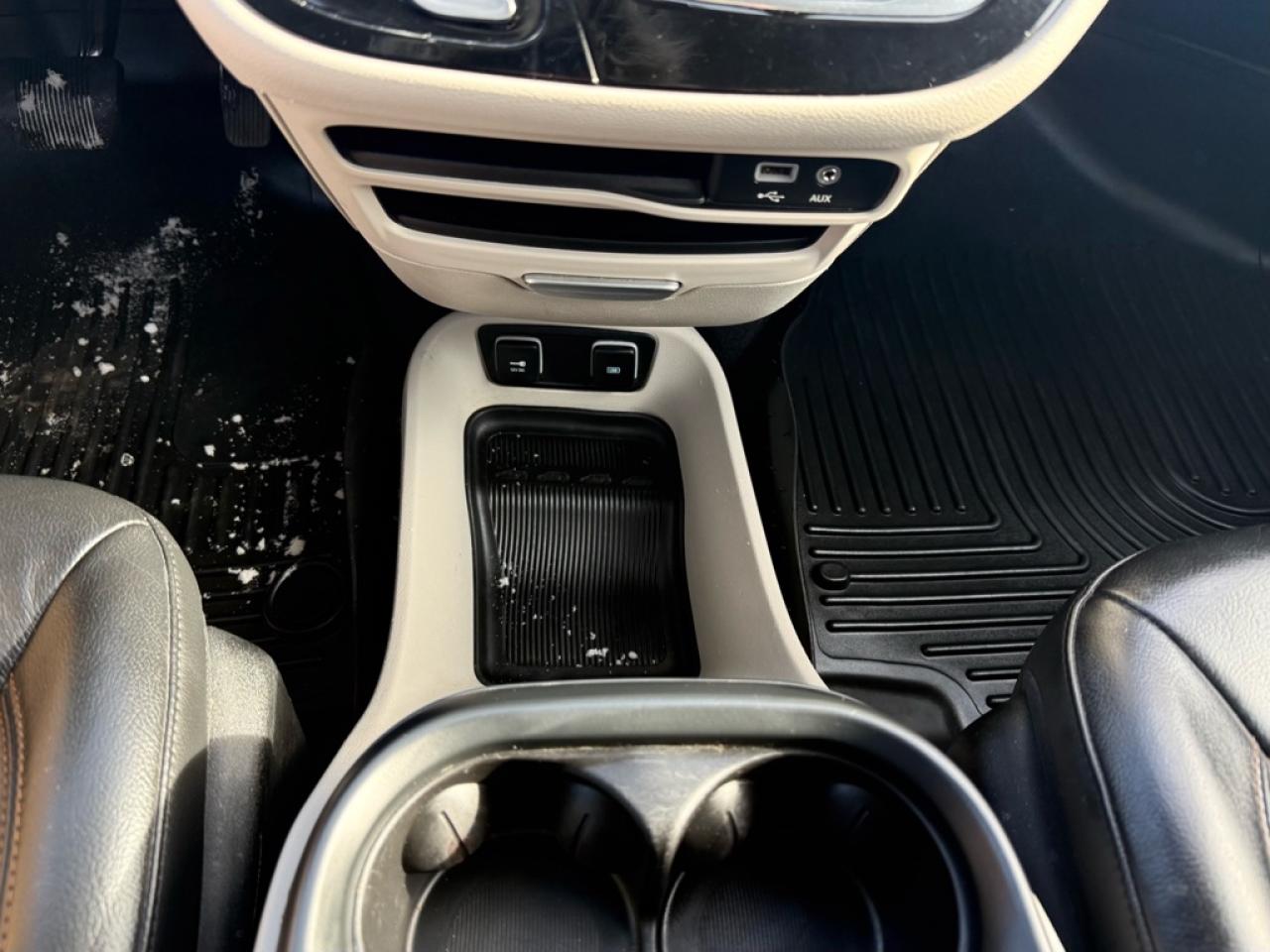 2017 Chrysler Pacifica Touring-L  - Leather Seats Photo