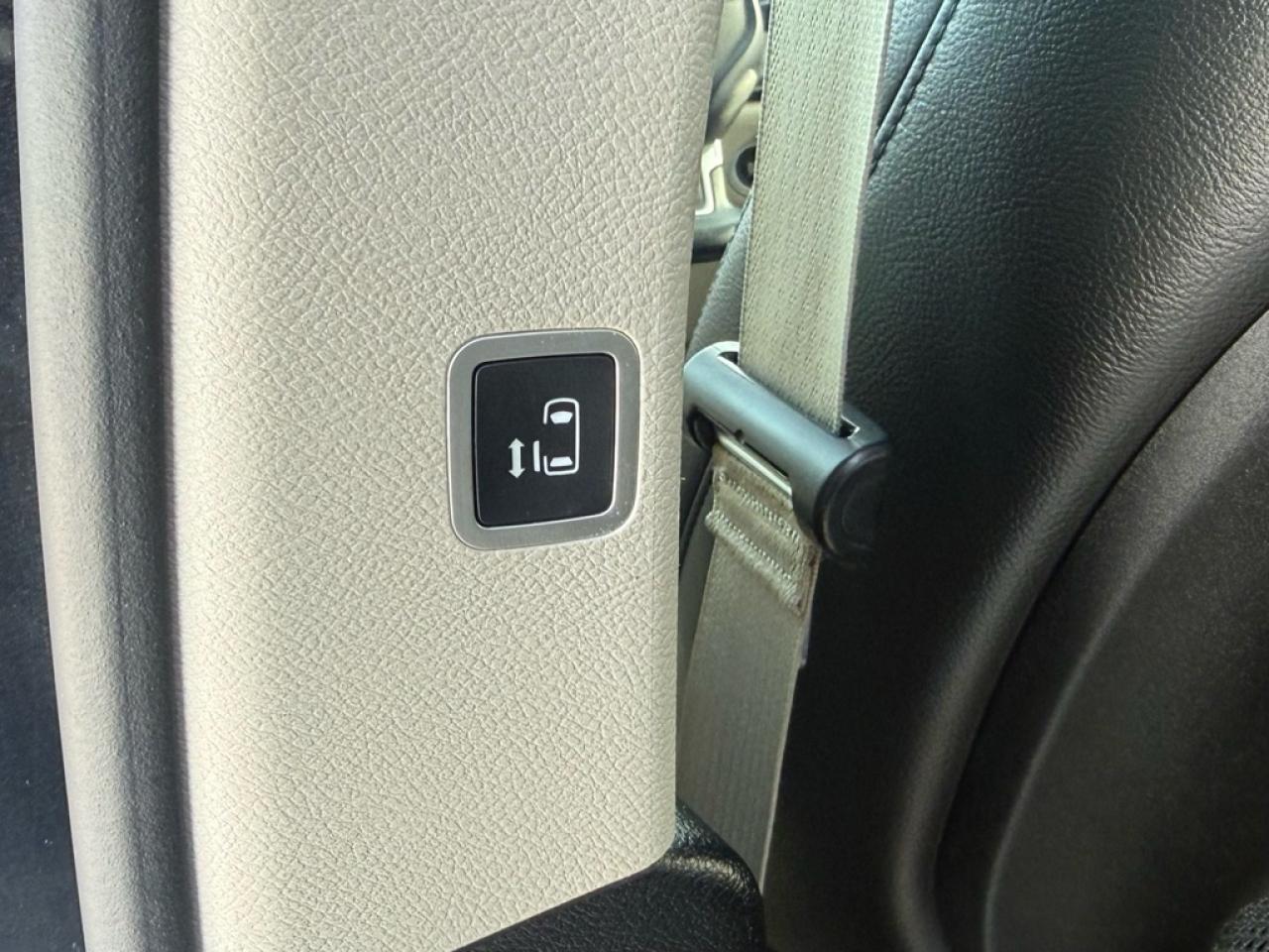 2017 Chrysler Pacifica Touring-L  - Leather Seats Photo