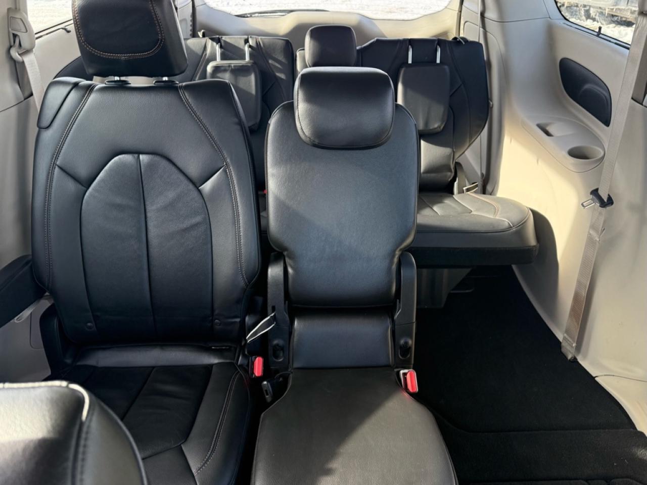 2017 Chrysler Pacifica Touring-L  - Leather Seats Photo