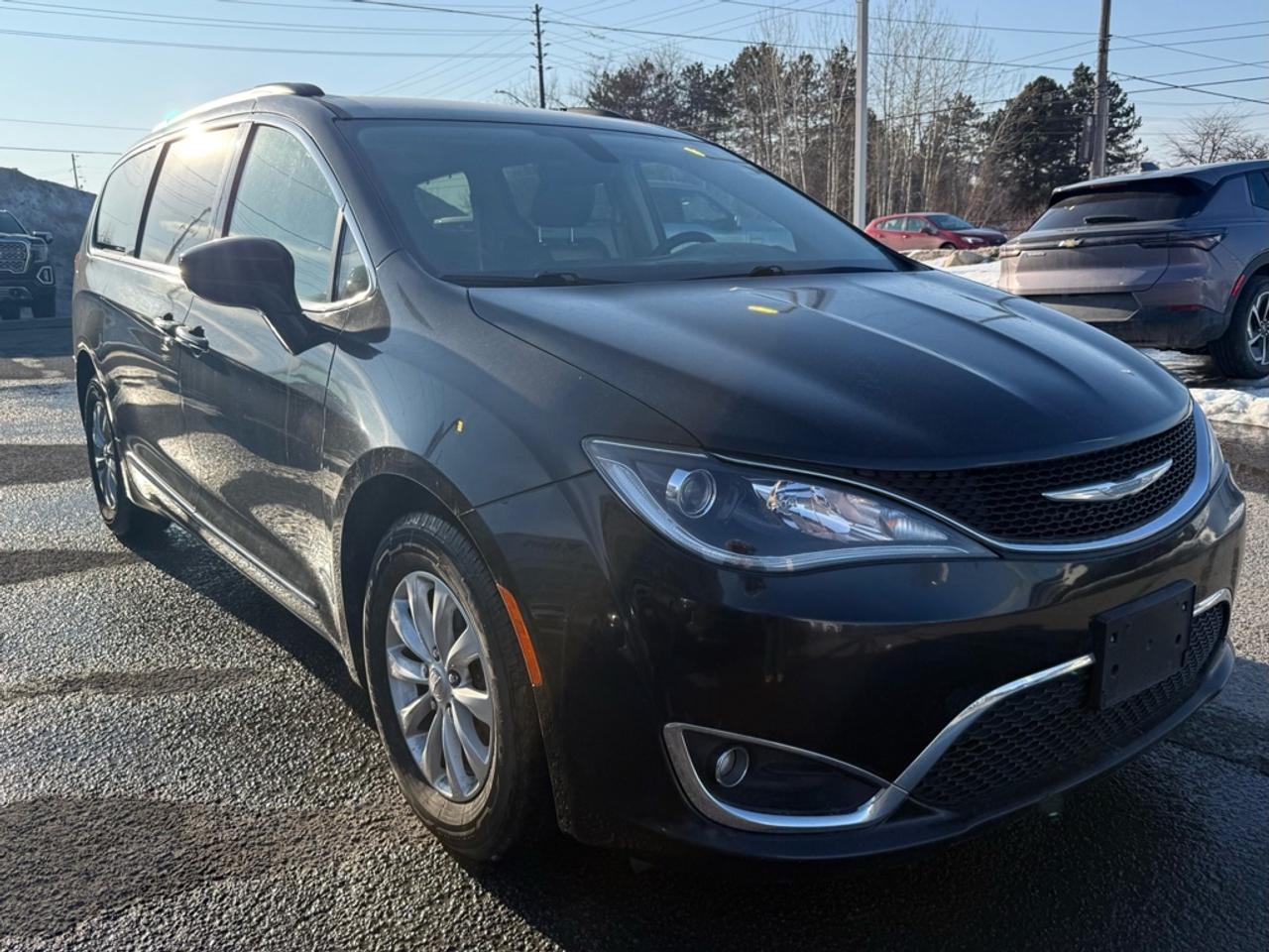 2017 Chrysler Pacifica Touring-L  - Leather Seats - $84.83 /Wk Photo3