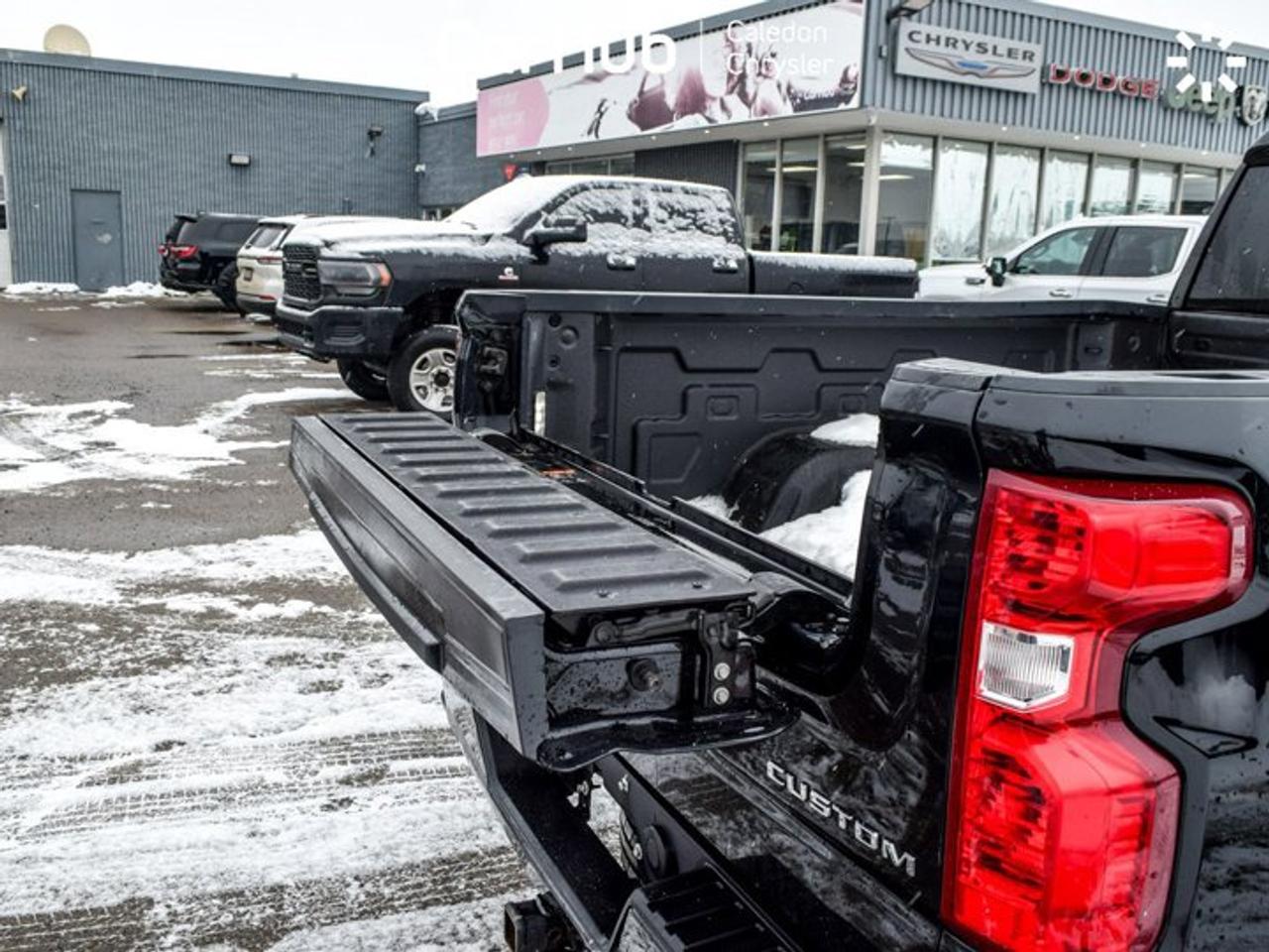 2024 Chevrolet Silverado 1500 Custom 4WD Crew Cab 157" MultiPro Tailgate  6 Passenger Photo