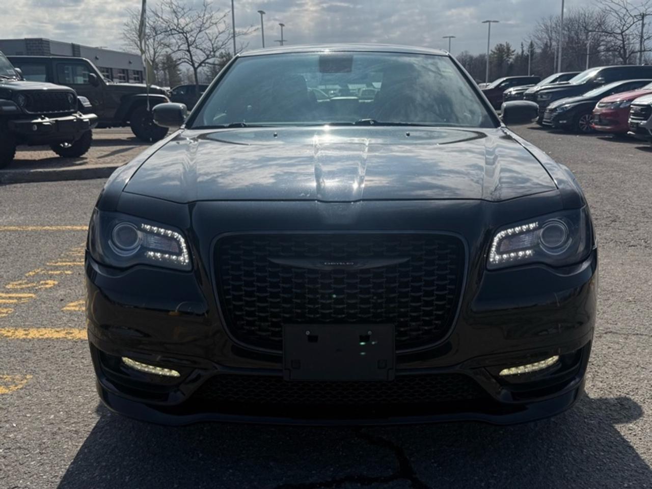 2023 Chrysler 300 Touring L AWD  - Leather Seats Photo