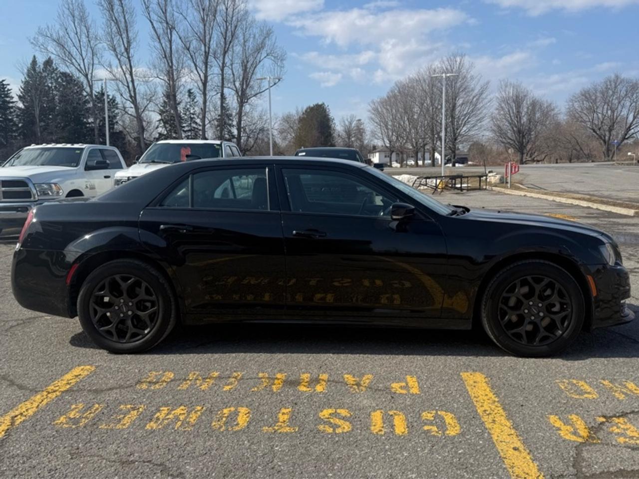 2023 Chrysler 300 Touring L AWD  - Leather Seats Photo4