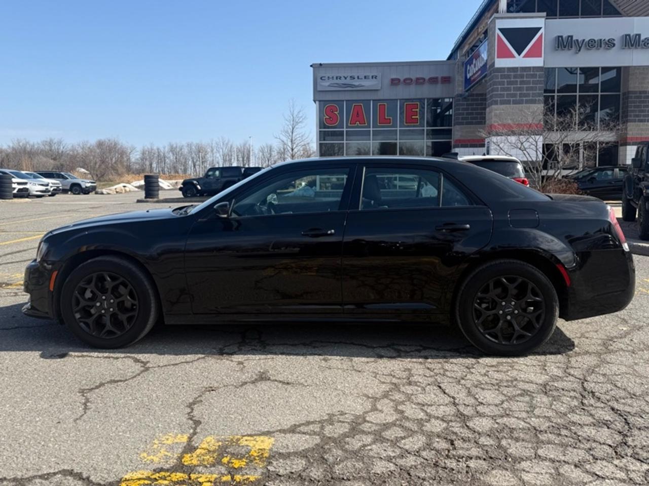 2023 Chrysler 300 Touring L AWD  - Leather Seats Photo