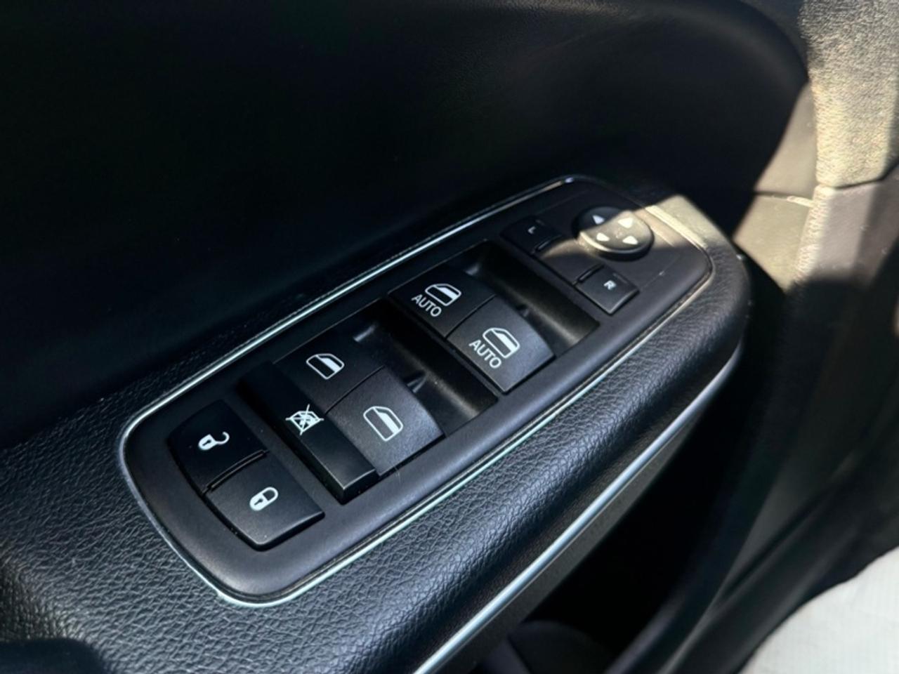 2023 Chrysler 300 Touring L AWD  - Leather Seats Photo