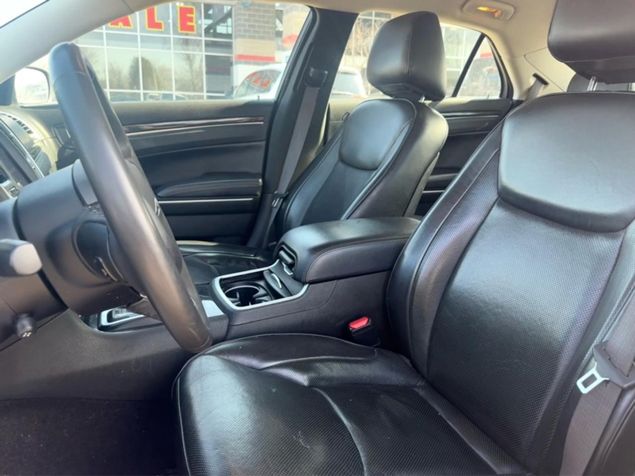 2023 Chrysler 300 Touring L AWD  - Leather Seats Photo