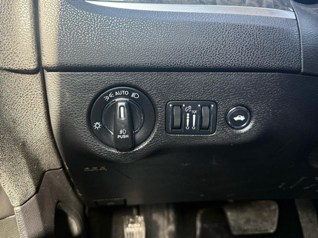 2023 Chrysler 300 Touring L AWD  - Leather Seats Photo