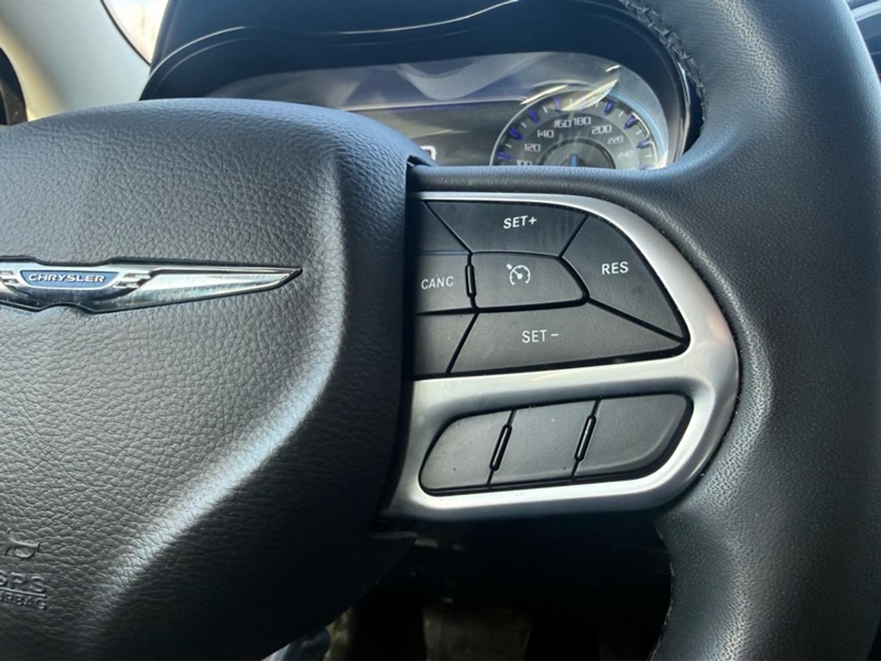 2023 Chrysler 300 Touring L AWD  - Leather Seats Photo