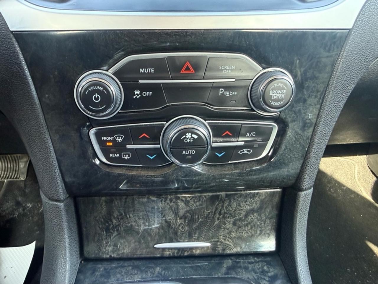 2023 Chrysler 300 Touring L AWD  - Leather Seats Photo