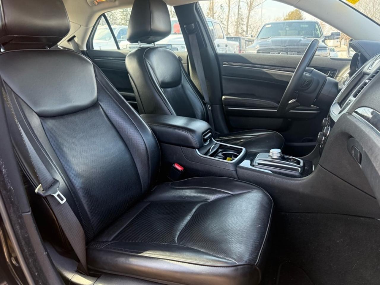 2023 Chrysler 300 Touring L AWD  - Leather Seats Photo