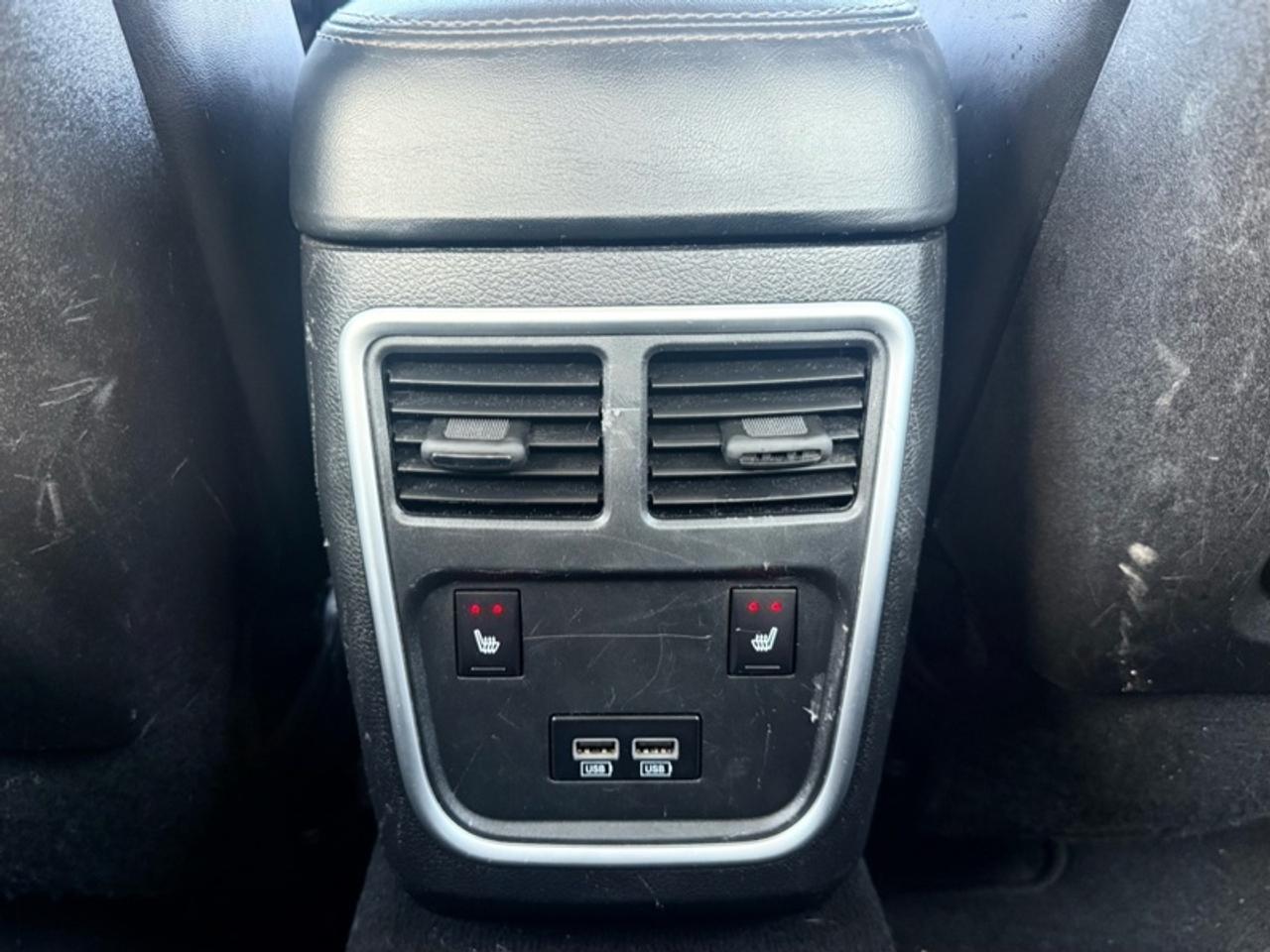 2023 Chrysler 300 Touring L AWD  - Leather Seats Photo