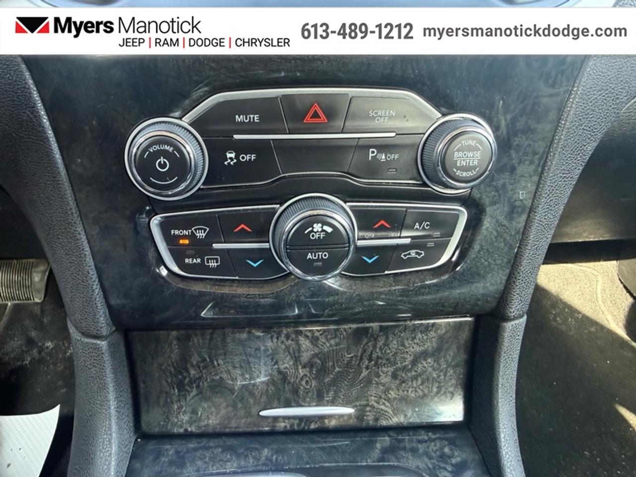 2023 Chrysler 300 Touring L AWD  - Leather Seats Photo