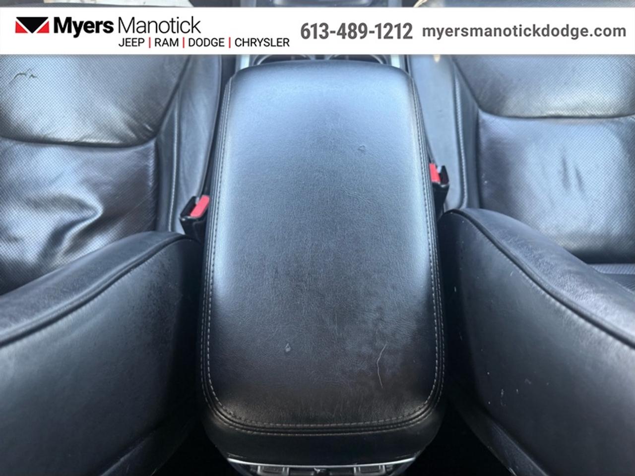 2023 Chrysler 300 Touring L AWD  - Leather Seats Photo