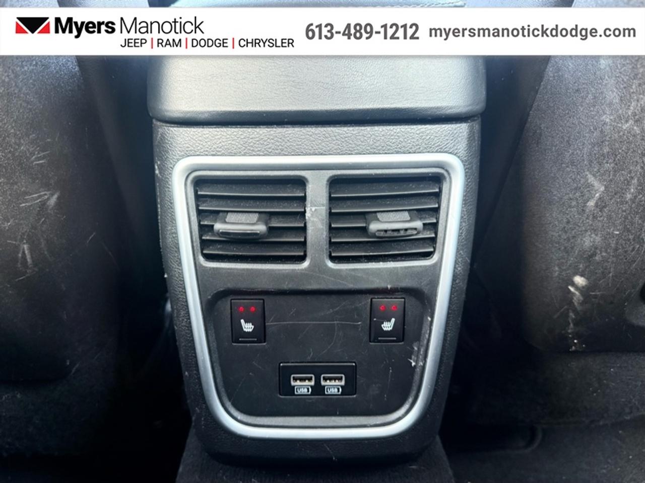 2023 Chrysler 300 Touring L AWD  - Leather Seats Photo