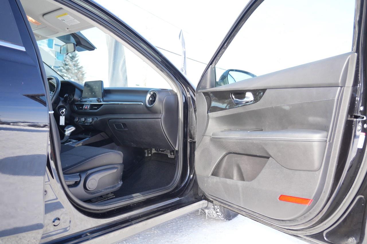 2021 Kia Forte EX IVT Photo