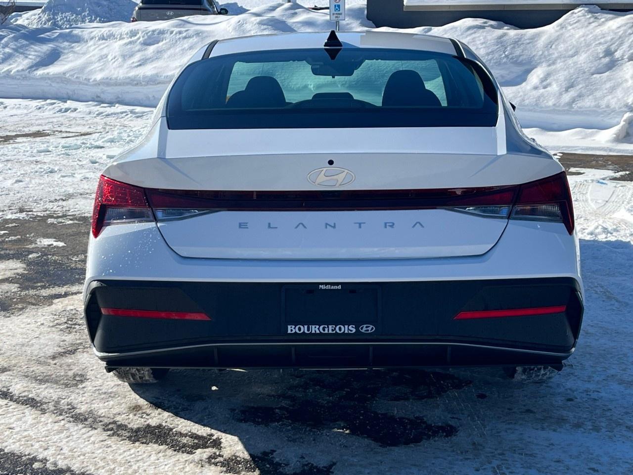 2026 Hyundai Elantra Essential IVT Photo