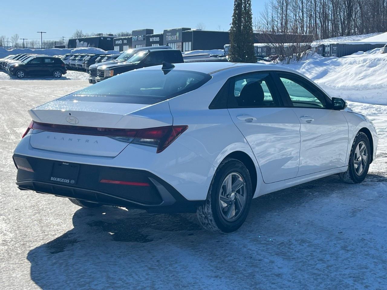 2026 Hyundai Elantra Essential IVT Photo