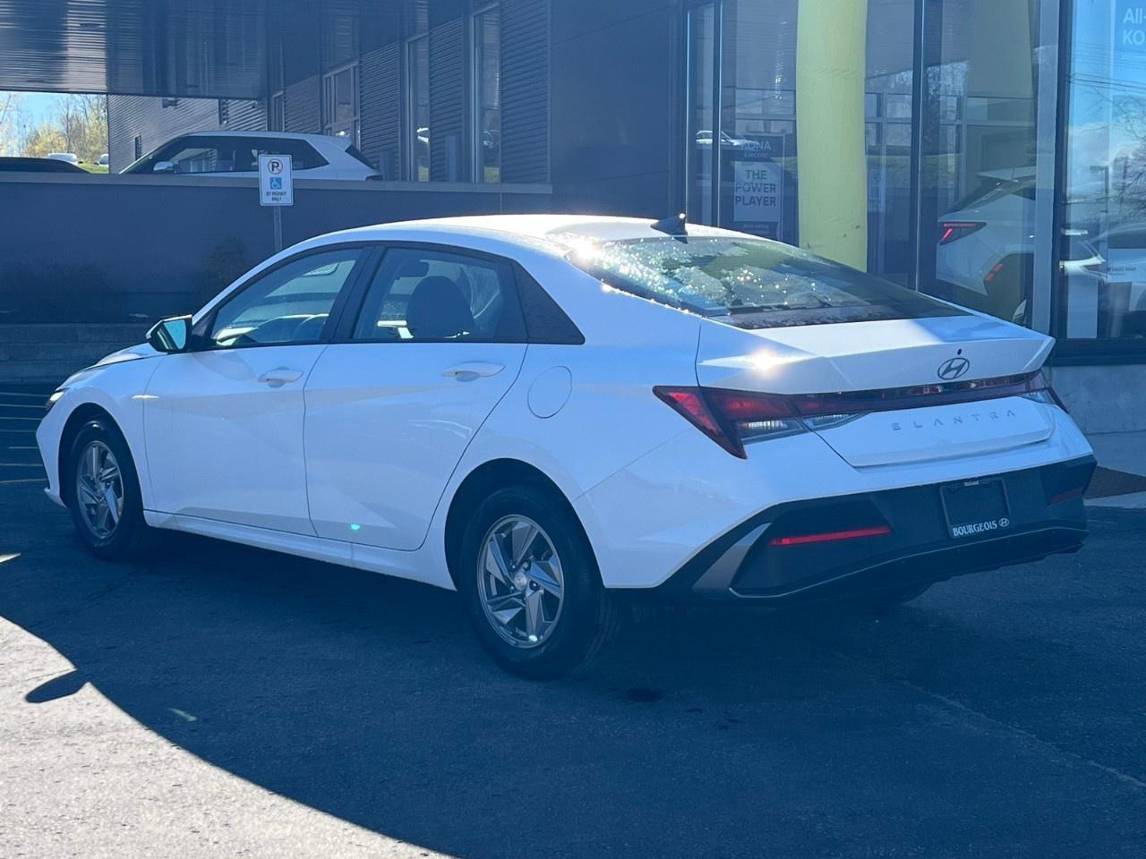 2026 Hyundai Elantra Essential IVT Photo
