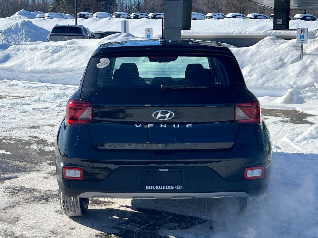 2026 Hyundai Venue Essential IVT Photo4