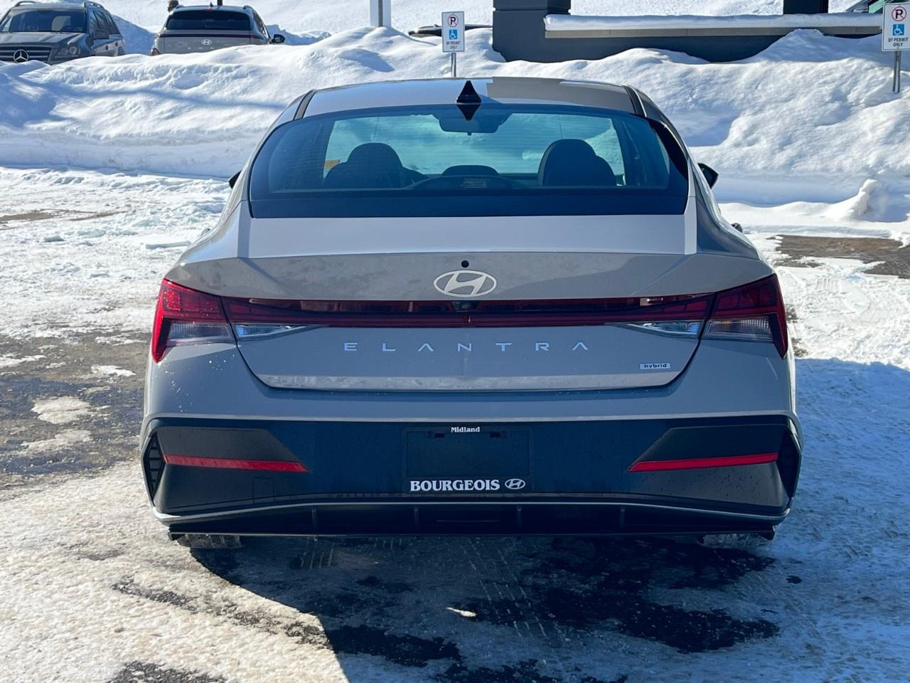 2026 Hyundai Elantra Hybrid Luxury Sedan Photo4